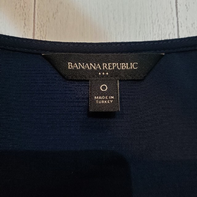 Banana Republic(バナナリパブリック)のバナナリパブリック　ワンピース　ネイビー　フリル　袖フリル　二の腕カバー レディースのワンピース(ひざ丈ワンピース)の商品写真