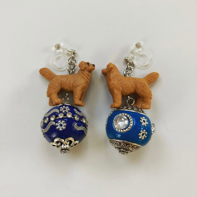 ZARA(ザラ)の犬 ゆめかわ ブルーボール アシメ ピアス / イヤリング ハンドメイドのアクセサリー(ピアス)の商品写真