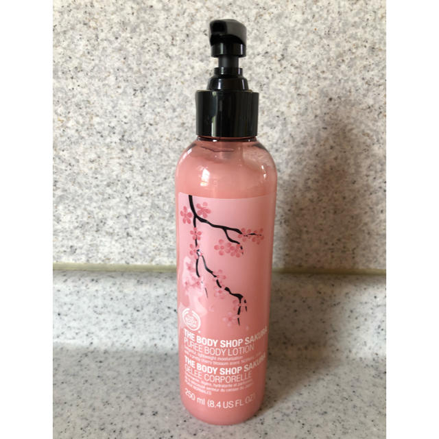 THE BODY SHOP(ザボディショップ)のボディショップ　サクラ　ピューレ　ボディローション コスメ/美容のボディケア(ボディローション/ミルク)の商品写真