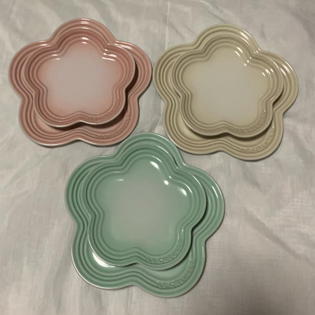 LE CREUSET - 【まゆ様専用】ルクルーゼ フラワー プレート 14cm 3枚セットの通販 by かーこ's shop｜ルクルーゼならラクマ