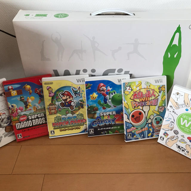 Wii(ウィー)の【一時値下げ】Wii 本体 Fit  ダンスレボ　太鼓の達人　カラオケ セット エンタメ/ホビーのゲームソフト/ゲーム機本体(家庭用ゲームソフト)の商品写真