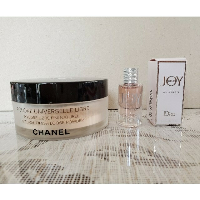 CHANEL(シャネル)のCHANELフェイスパウダー #20ｸﾚｰﾙ ・Dior JOY ﾐﾆﾎﾞﾄﾙ コスメ/美容のベースメイク/化粧品(フェイスパウダー)の商品写真