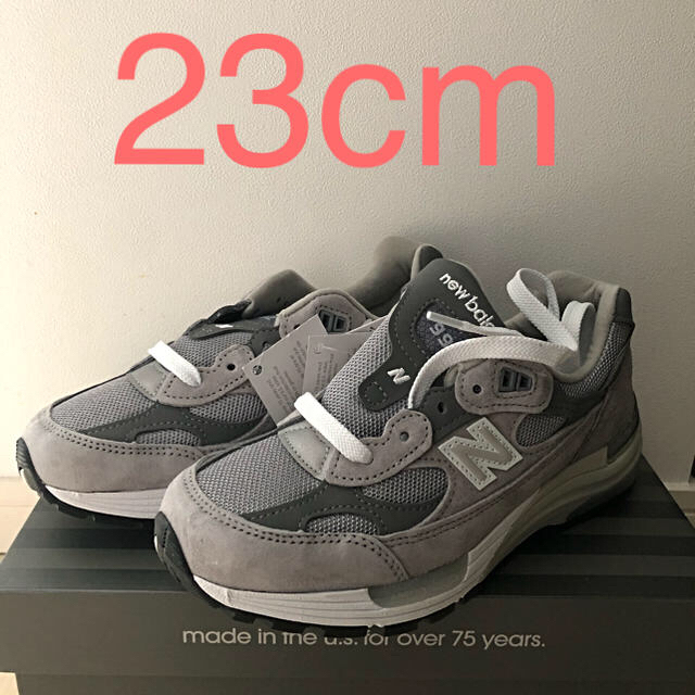 New Balance(ニューバランス)のNew Balance M992 GR ニューバランス　グレージョブズ レディースの靴/シューズ(スニーカー)の商品写真