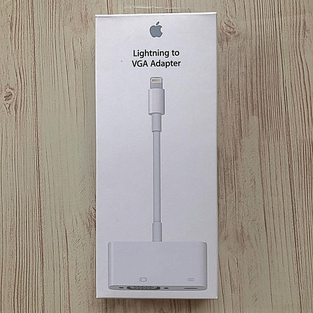 Apple(アップル)のApple lightning to VGA  Adapter スマホ/家電/カメラのテレビ/映像機器(映像用ケーブル)の商品写真