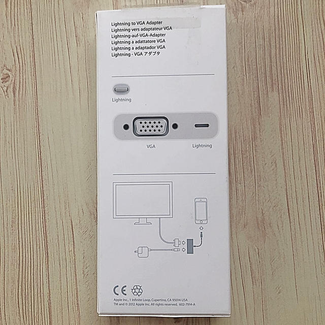 Apple(アップル)のApple lightning to VGA  Adapter スマホ/家電/カメラのテレビ/映像機器(映像用ケーブル)の商品写真