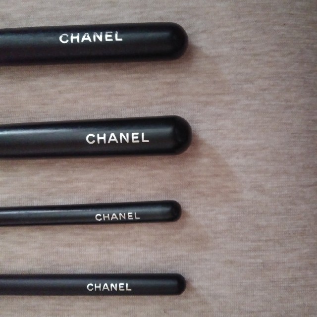 CHANEL(シャネル)のシャネル ブラシ ３本セット コスメ/美容のメイク道具/ケアグッズ(ブラシ・チップ)の商品写真