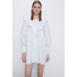 ザラ(ZARA)の新品☆ZARA ザラ ホワイトプリーツワンピース(ミニワンピース)