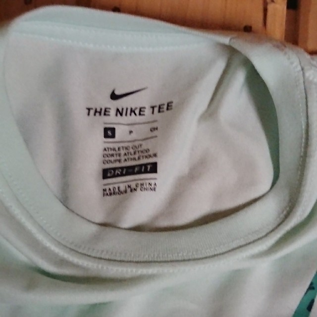 NIKE(ナイキ)のNIKE Ｔシャツ140 キッズ/ベビー/マタニティのキッズ服女の子用(90cm~)(Tシャツ/カットソー)の商品写真