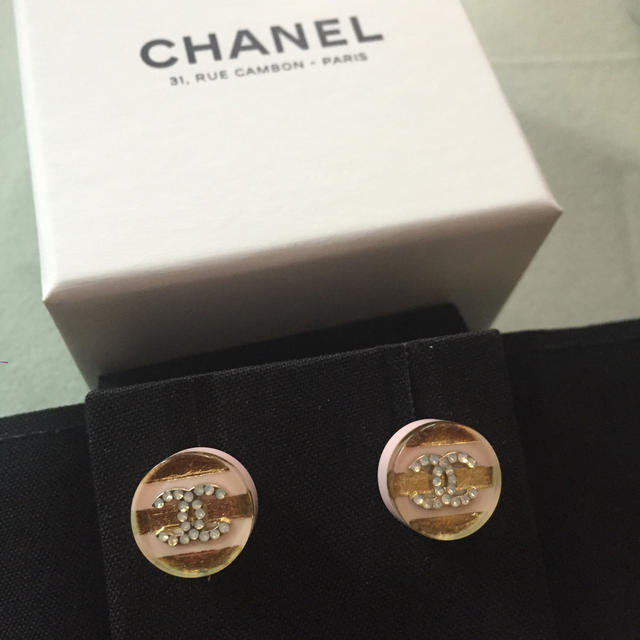 アクセサリーCHANEL ピンク&ゴールド ボーダー ピアス