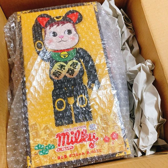 不二家(フジヤ)のBE@RBRICK 招き猫 ポコちゃん 黒 400％ エンタメ/ホビーのフィギュア(その他)の商品写真