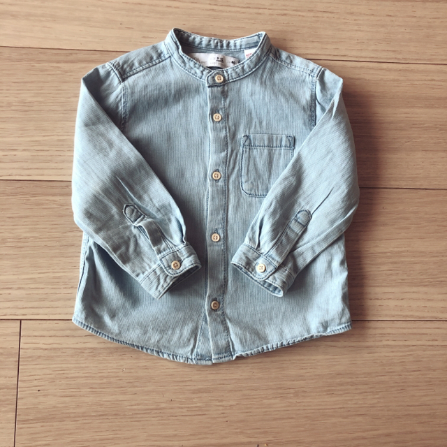 ZARA KIDS(ザラキッズ)のZARA キッズ　ダンガリーシャツ　ザラ　80 デニム　シャツ キッズ/ベビー/マタニティのベビー服(~85cm)(シャツ/カットソー)の商品写真