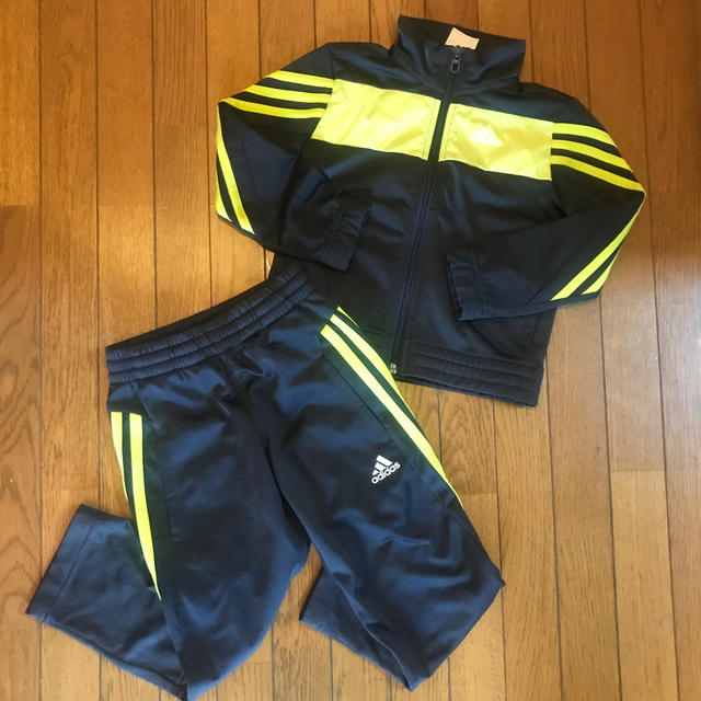 adidas(アディダス)のアディダス  セットアップ　ジャージ　100 キッズ/ベビー/マタニティのキッズ服男の子用(90cm~)(ジャケット/上着)の商品写真