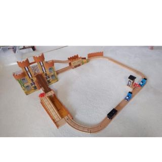 フィッシャープライス(Fisher-Price)のトーマス木製レールセット(電車のおもちゃ/車)