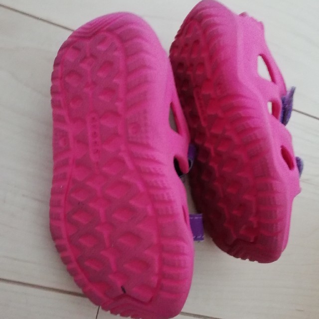 crocs(クロックス)のクロックス サンダル キッズ/ベビー/マタニティのベビー靴/シューズ(~14cm)(サンダル)の商品写真