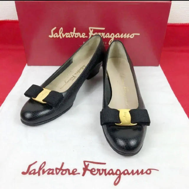 Salvatore Ferragamo(サルヴァトーレフェラガモ)のフェラガモ ヴァラ レザー レディース ローヒール パンプス 23cm レディースの靴/シューズ(ハイヒール/パンプス)の商品写真