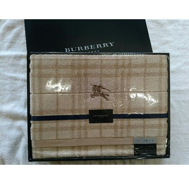 BURBERRY(バーバリー)のメルノ様専用☺Burberry　バスタオル・フェイスタオル インテリア/住まい/日用品の日用品/生活雑貨/旅行(タオル/バス用品)の商品写真