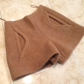 カルヴェン(CARVEN)のcarven 新品 (ショートパンツ)