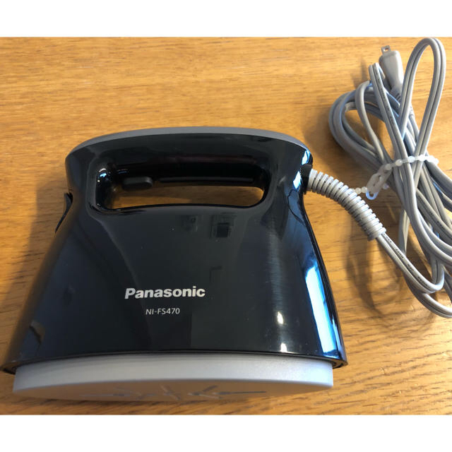 Panasonic(パナソニック)のパナソニック 衣類スチーマー NI-FS470 スマホ/家電/カメラの生活家電(アイロン)の商品写真