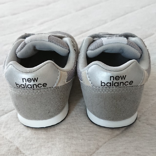 New Balance(ニューバランス)の15cm ニューバランス スニーカー IZ996 グレー CGY キッズ/ベビー/マタニティのキッズ靴/シューズ(15cm~)(スニーカー)の商品写真