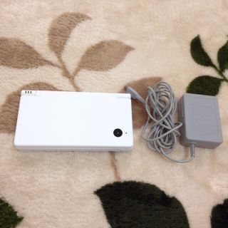 DSi 本体♡ホワイト(携帯用ゲーム機本体)