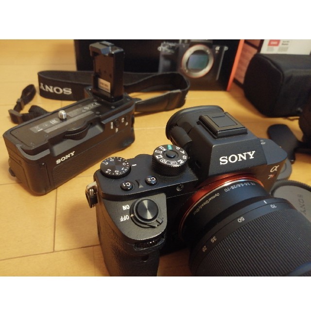 SONY(ソニー)のsony α7rii バッテリーグリップ ストロボ セット スマホ/家電/カメラのカメラ(ミラーレス一眼)の商品写真
