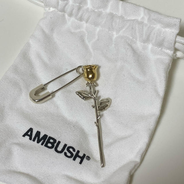 AMBUSH(アンブッシュ)のAMBUSH ローズ　イアリング レディースのアクセサリー(イヤリング)の商品写真