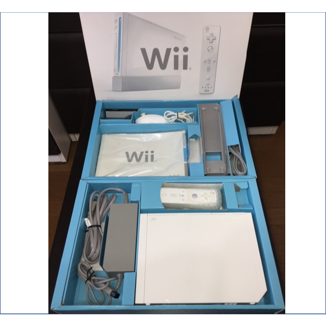 任天堂(ニンテンドウ)の任天堂 Wii本体セット+Wii Fitセット エンタメ/ホビーのゲームソフト/ゲーム機本体(家庭用ゲーム機本体)の商品写真