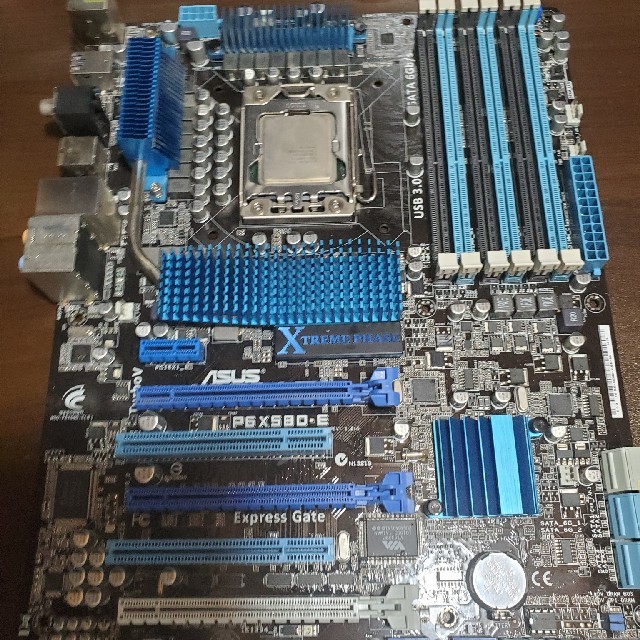 LGA1366 マザーボード