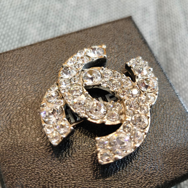 CHANEL(シャネル)のCHANEL シャネル ブローチ レディースのアクセサリー(ブローチ/コサージュ)の商品写真