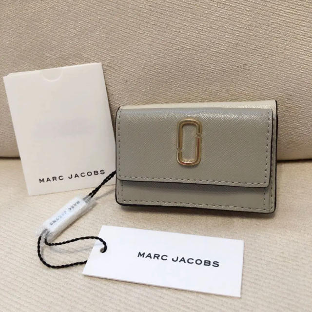 MARC JACOBS(マークジェイコブス)のタグ付き新品★マークジェイコブス 2020年春夏新作スナップショット三つ折り財布 レディースのファッション小物(財布)の商品写真