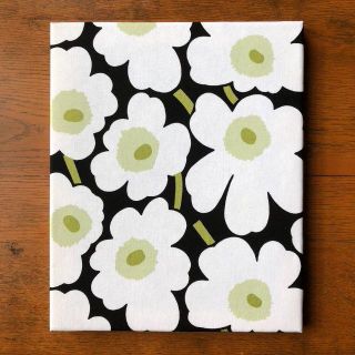 マリメッコ(marimekko)のハンドメイド　marimekko　ファブリックパネル　ミニウニッコ　黒地白(インテリア雑貨)