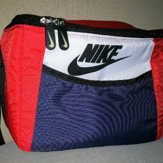 ナイキ(NIKE)のNIKI保冷バック(バッグ)