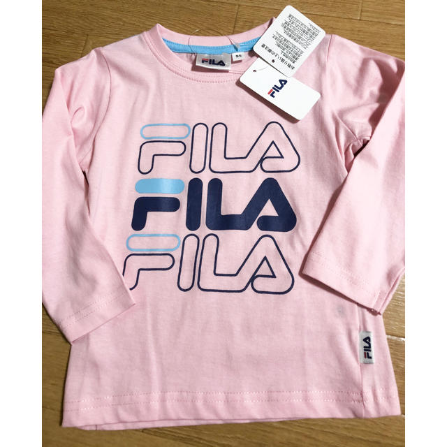 FILA(フィラ)の新品 FILA 長袖 Tシャツ ロンT 95cm 綿100% キッズ/ベビー/マタニティのキッズ服女の子用(90cm~)(Tシャツ/カットソー)の商品写真