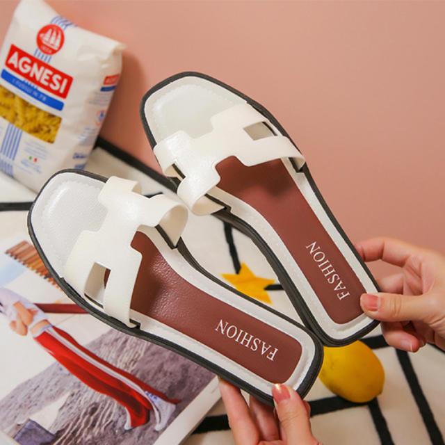 スクエアサンダル ペタンコ　履きやすい 白 ホワイト 【送料無料】 レディースの靴/シューズ(サンダル)の商品写真