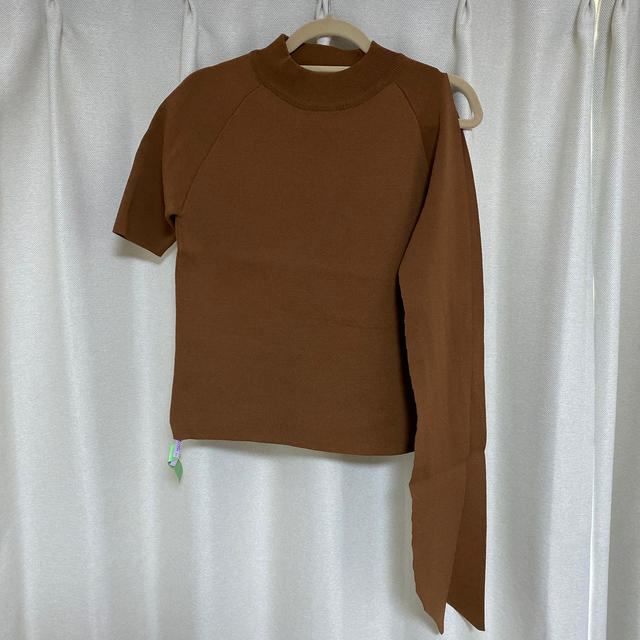 Ameri VINTAGE(アメリヴィンテージ)のにゅ様専用　ASYMMETRY KNOT SLEEVE KNIT ブラウン レディースのトップス(ニット/セーター)の商品写真