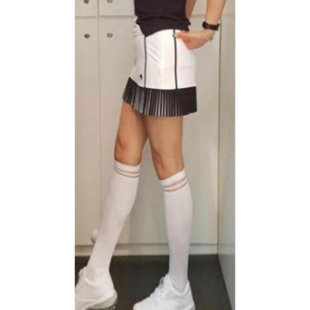 DESCENTE(デサント)の61サイズ(平置き33cm)☆DESCENTE GOLF☆プリーツスカート スポーツ/アウトドアのゴルフ(ウエア)の商品写真