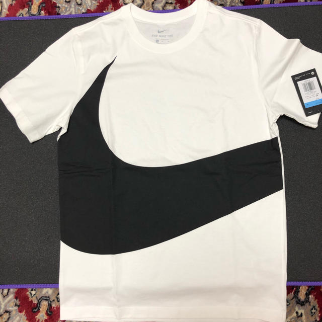 NIKE(ナイキ)のNIKE 大人気モデル　ビッグスウォシュ　SWOOSH BIG 白　黒タグ正規品 メンズのトップス(Tシャツ/カットソー(半袖/袖なし))の商品写真