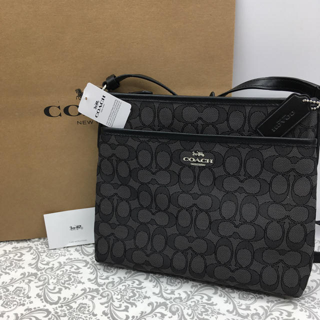 COACH(コーチ)のすぐ発送【新品未使用】コーチ◆シグネチャー柄◆ショルダーバッグ◆ブラック レディースのバッグ(ショルダーバッグ)の商品写真