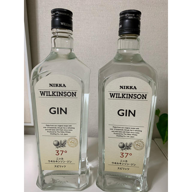 ウィルキンソン　ジン　37℃ 720ml 食品/飲料/酒の酒(蒸留酒/スピリッツ)の商品写真