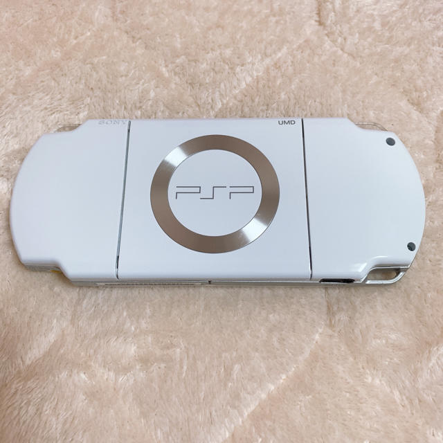 PlayStation Portable(プレイステーションポータブル)のokひー様専用 PSP 2000 本体 ※ジャンク品 エンタメ/ホビーのゲームソフト/ゲーム機本体(携帯用ゲーム機本体)の商品写真