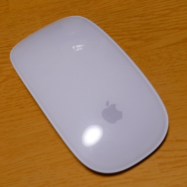 Apple(アップル)のMagic Mouse 2 スマホ/家電/カメラのPC/タブレット(PC周辺機器)の商品写真