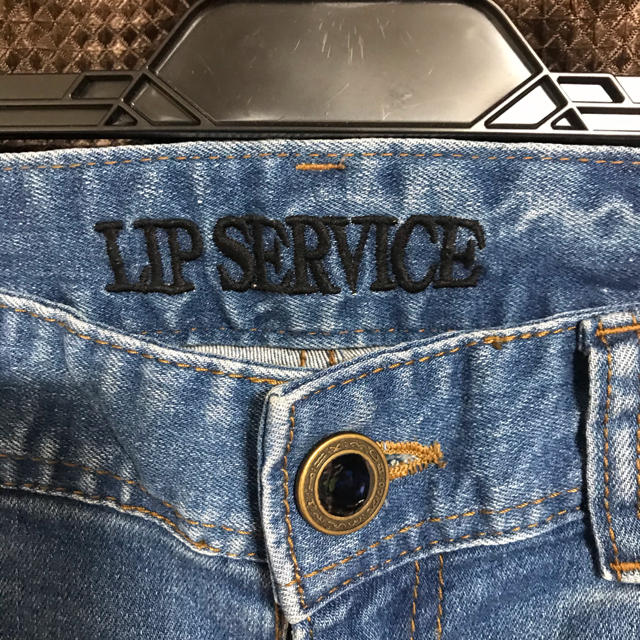 LIP SERVICE(リップサービス)のリップサービス　ダメージデニム レディースのパンツ(デニム/ジーンズ)の商品写真