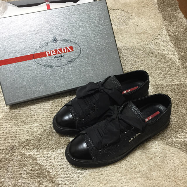 PRADA - PRADA❤️リボンスニーカーの通販 by uk15's shop｜プラダなら ...