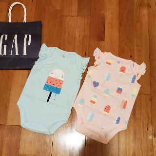 ベビーギャップ(babyGAP)の70 フリルロンパース　2枚セット　アイスキャンディ柄(ロンパース)