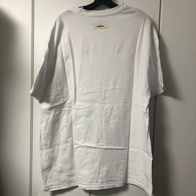 FEAR OF GOD(フィアオブゴッド)のFOG essentials Tシャツ M 白　オーバーサイズ メンズのトップス(Tシャツ/カットソー(半袖/袖なし))の商品写真