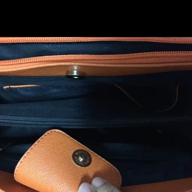 オレンジ色🍊バッグ レディースのバッグ(トートバッグ)の商品写真