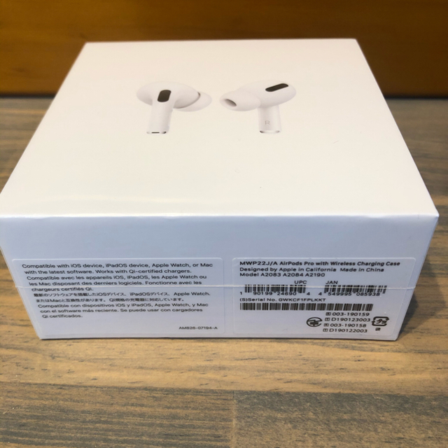 Apple(アップル)のAirPods Pro MWP22J/A スマホ/家電/カメラのオーディオ機器(ヘッドフォン/イヤフォン)の商品写真