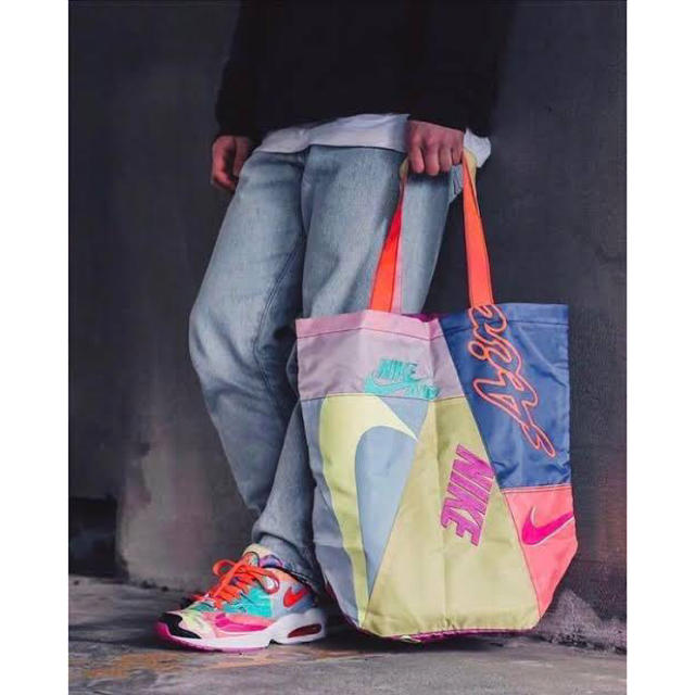 NIKE(ナイキ)のatmos × NIKE AIR MAX 2 LIGHT QS tote bag メンズのバッグ(トートバッグ)の商品写真