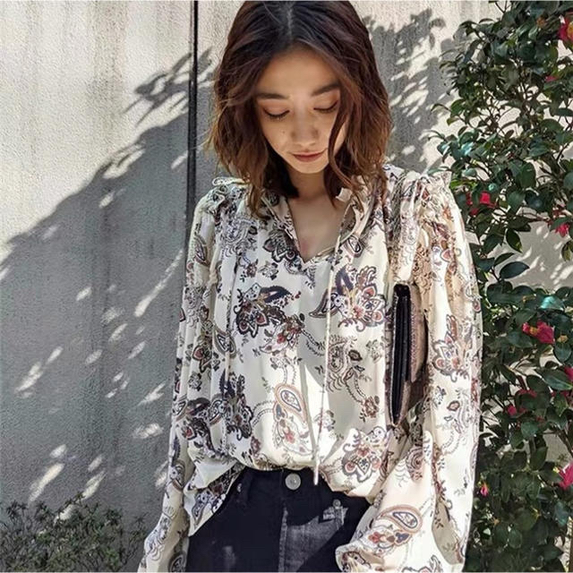 moussy(マウジー)のMoussyの花柄ブラウス💐 レディースのトップス(シャツ/ブラウス(長袖/七分))の商品写真