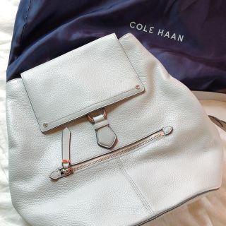 コールハーン(Cole Haan)のコールハーン★美品★革リュックアイボリーオフホワイト(リュック/バックパック)